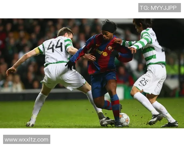 足球大师球星的传奇之路：从绿茵场到全球荣耀的辉煌历程