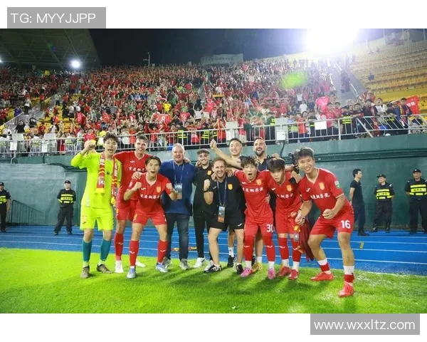 足球球星梦中的奇迹与挑战如何塑造他们的传奇人生