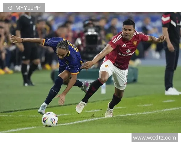 足球球星跪地瞬间震撼全场体现无限热爱与坚持精神